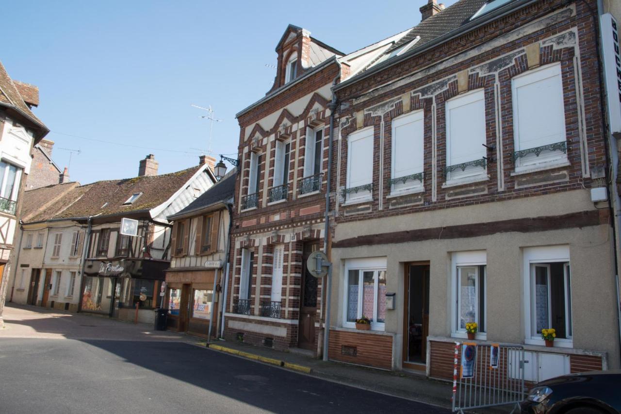 Damville Centre Eksteriør bilde
